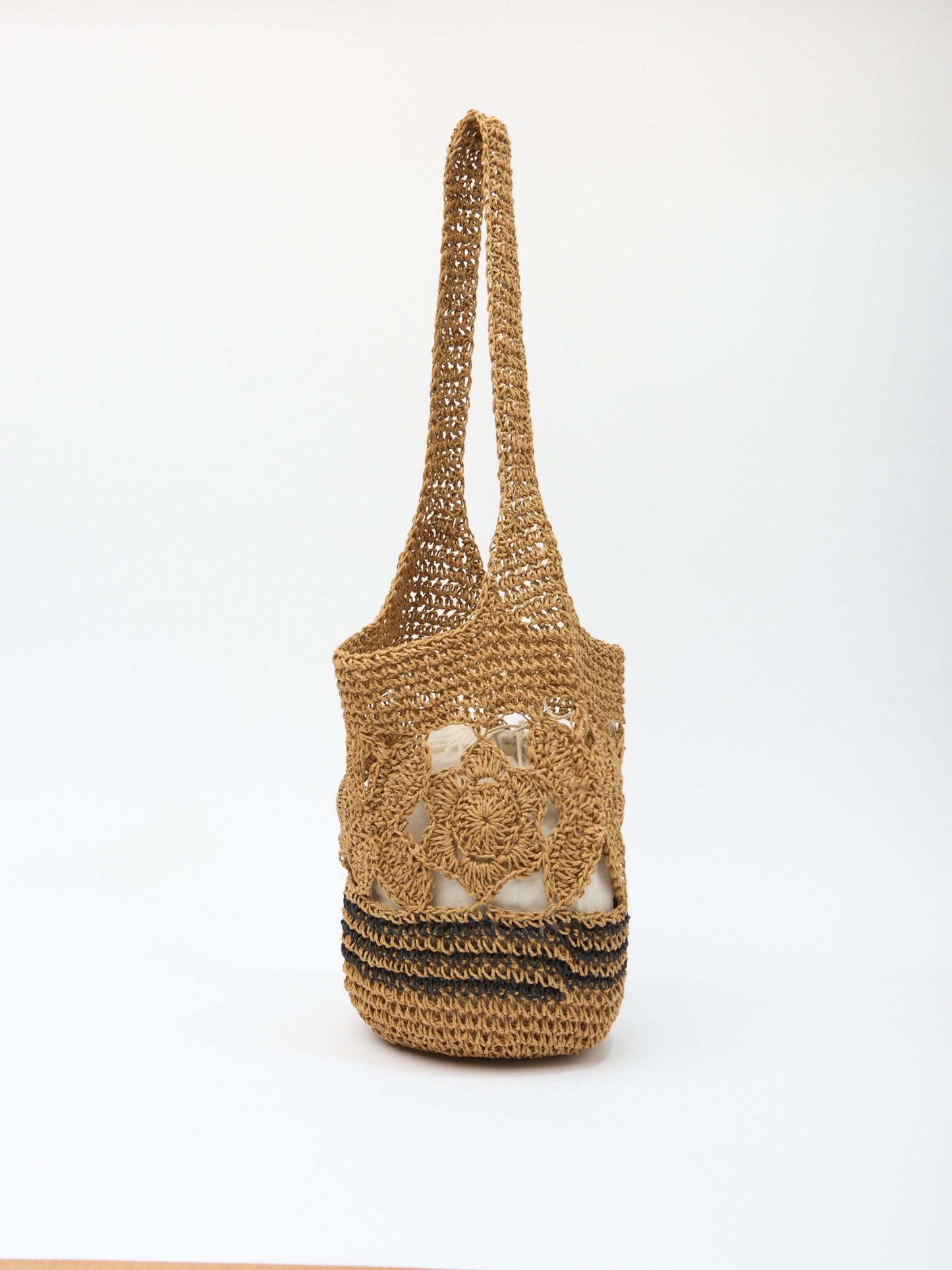 SHOULDER STRAW in natural and black