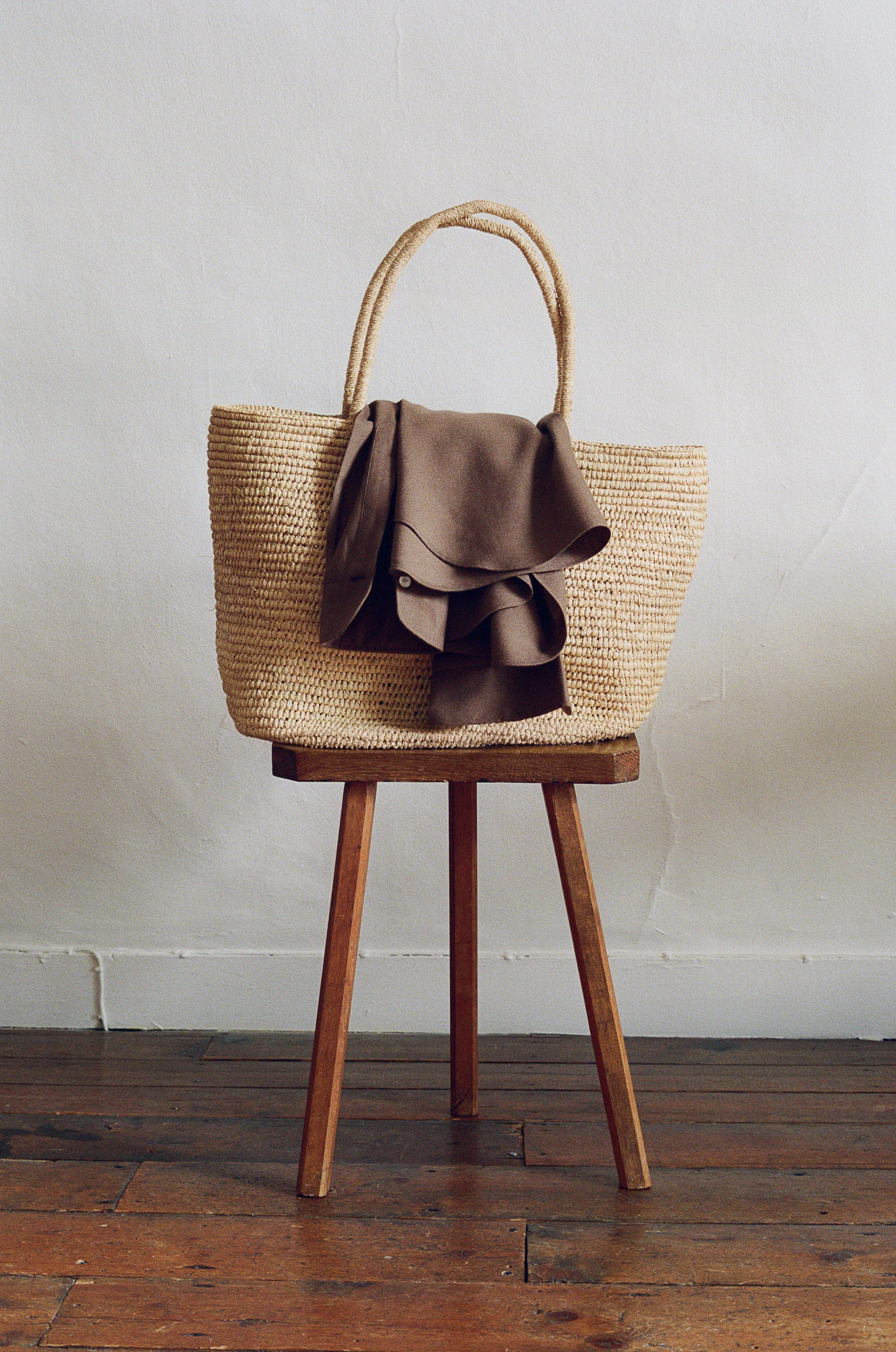 SHOULDER TOTE BAG in natural