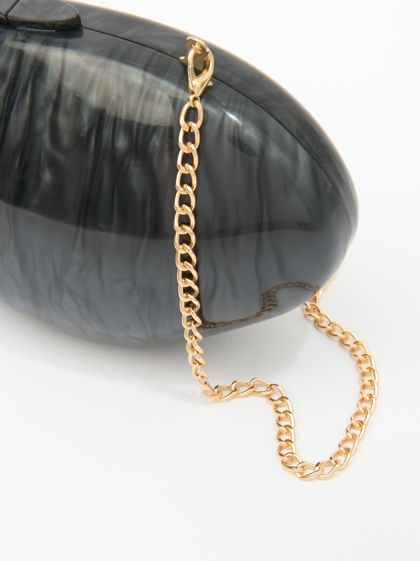 OYSTER CLUTCH in black