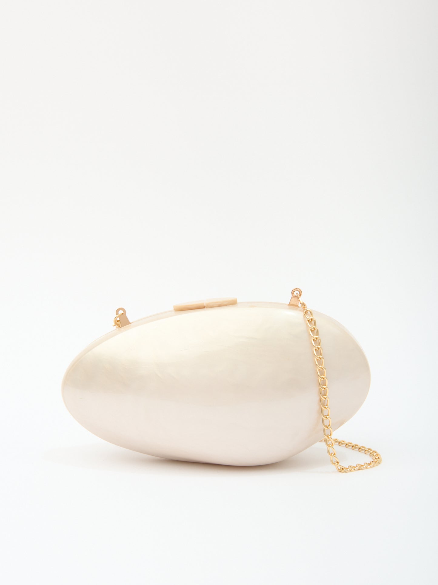 OYSTER CLUTCH in beige