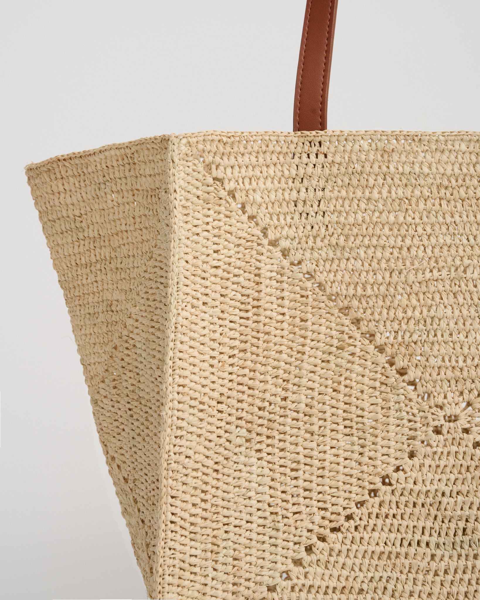 ELBA SHOULDER TOTE in caramel/natural