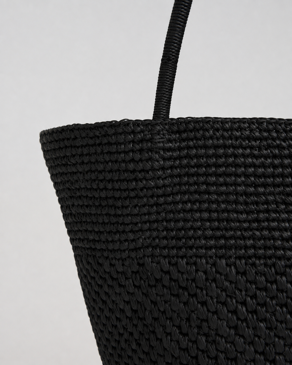 BASKET TOTE in black